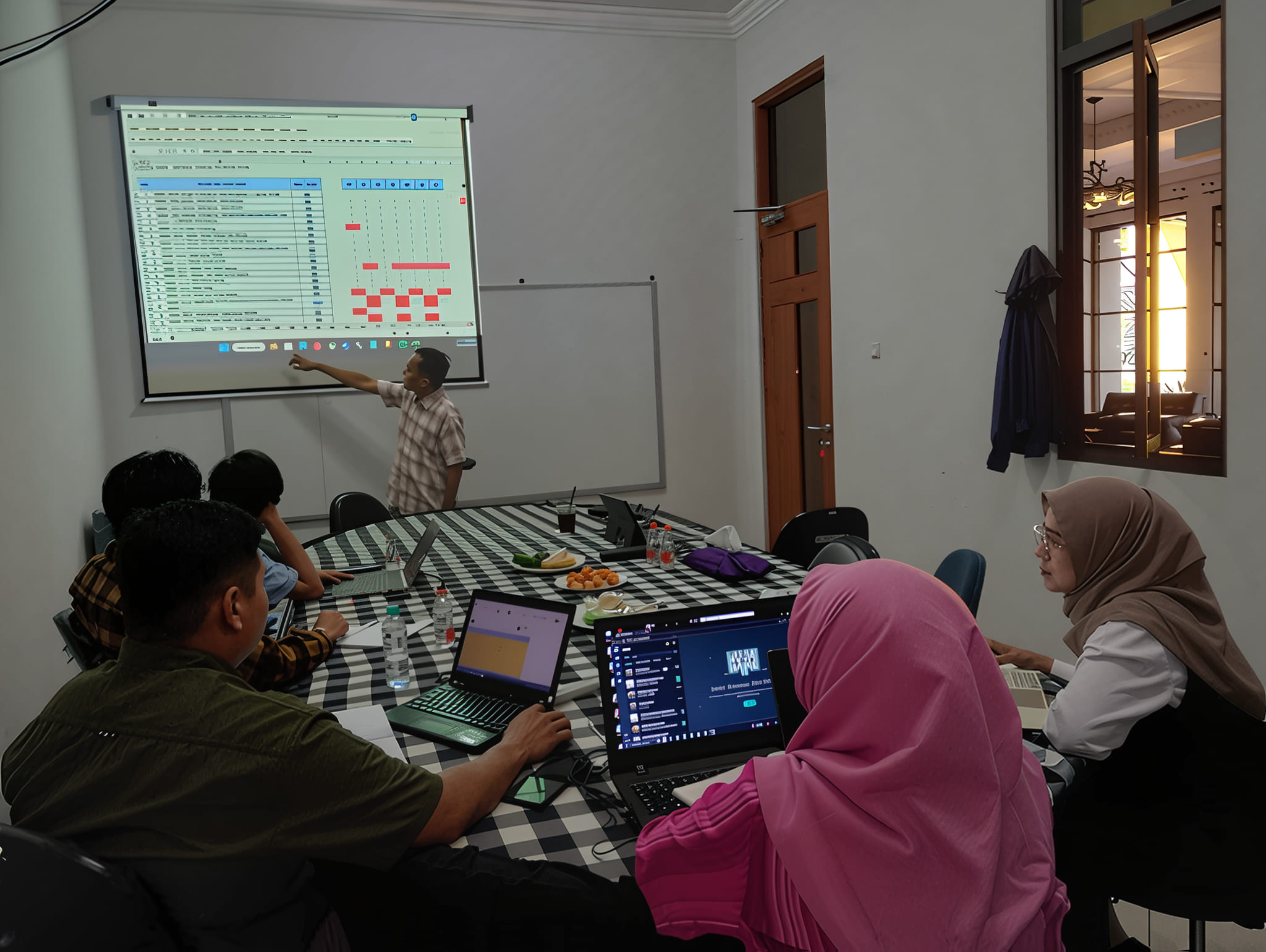 Rapat Pra-Akreditasi Program Studi Destinasi Pariwisata di Politeknik Kota Malang